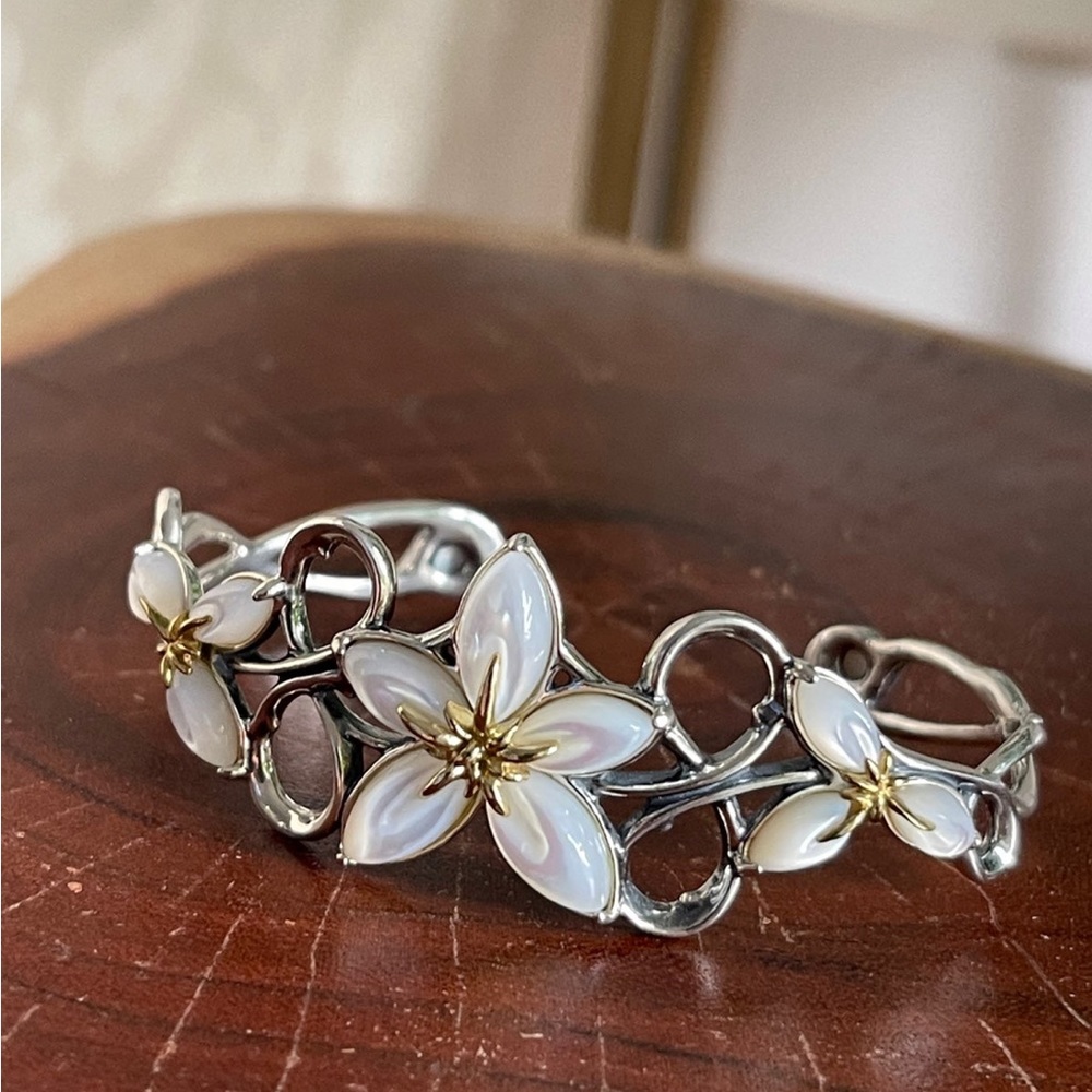 Carolyn Pollack carved mother of pearl bacelet